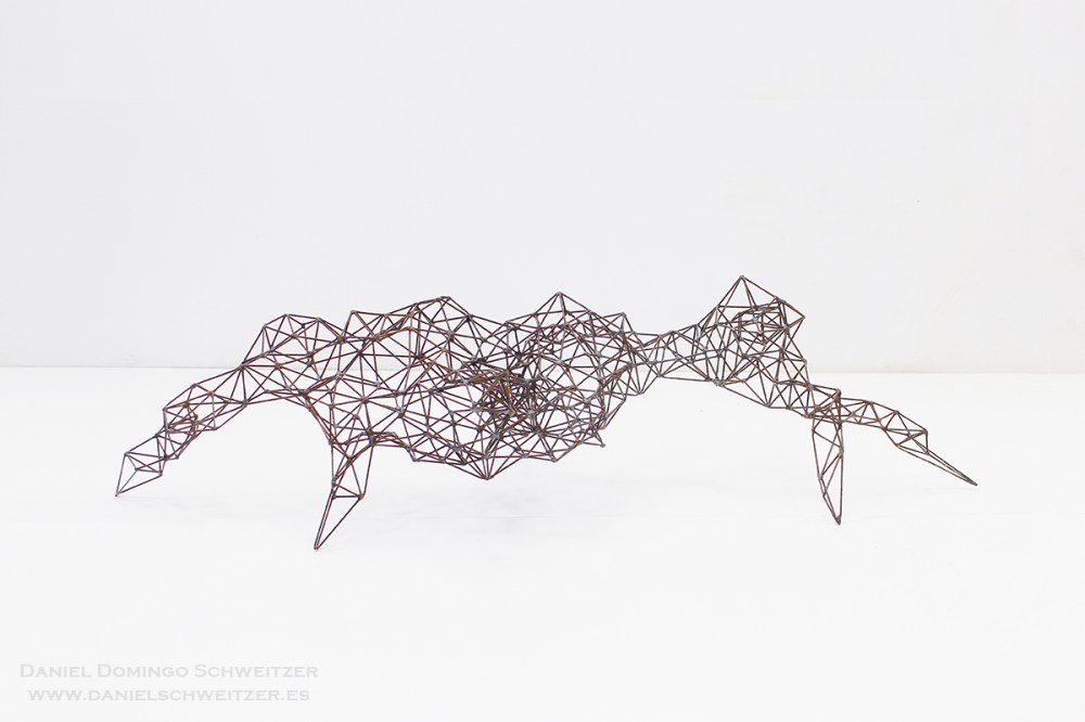 WEB. Daniel Domingo Schweitzer, Organismo, 2016, hierro, 40 x150 x 65 cm