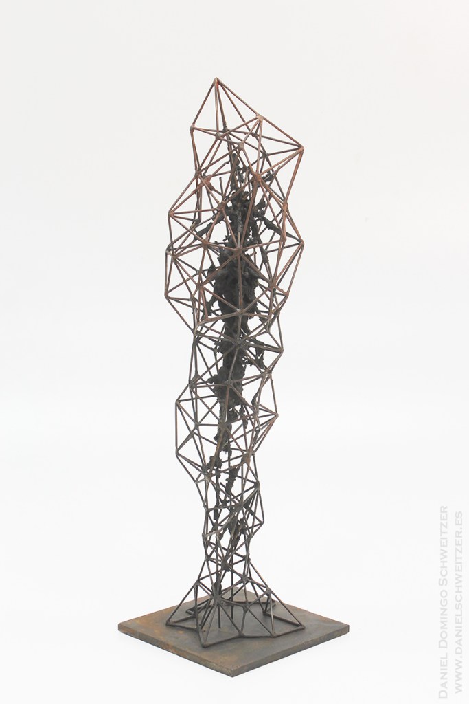 WEB2. Daniel Domingo Schweitzer, Crisalida II, 2016,  hierro y epoxi, 80x24x24cm